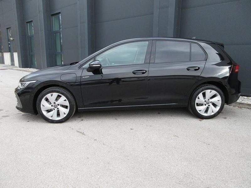 Neu VW Golf VIII 204 PS (150 kW) 2026 Schwarz  metallic