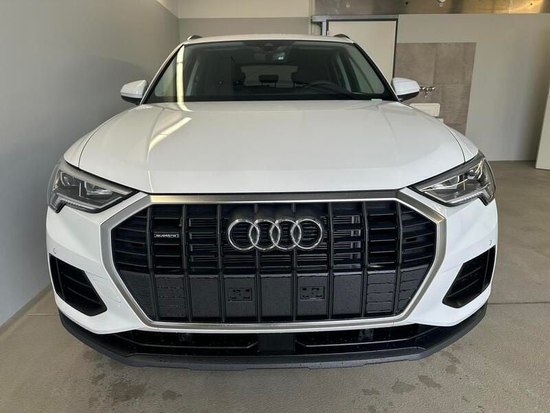 Gebraucht Audi Q3 Ambiente 200 PS (147 kW) 2023 Grau [g3g3] nanograu metallic  metallic SUV