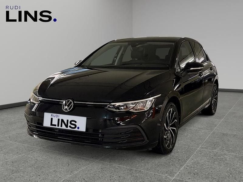 Gebraucht VW Golf VIII Life 110 PS (80 kW) 2022 Schwarz  metallicperleffektno Limousine