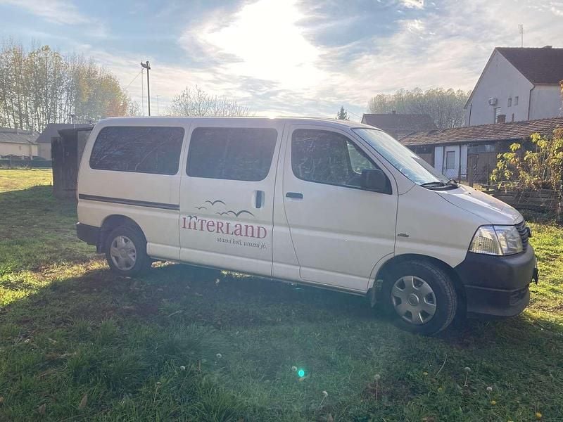 Gebraucht Toyota HiAce 117 PS (86 kW) 2010 Weiß Kombi