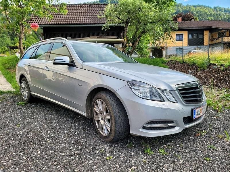 Silber Gebraucht 2010 Mercedes E350 Kombi | € 7.990 (Fairer Preis) - Bild 1/4