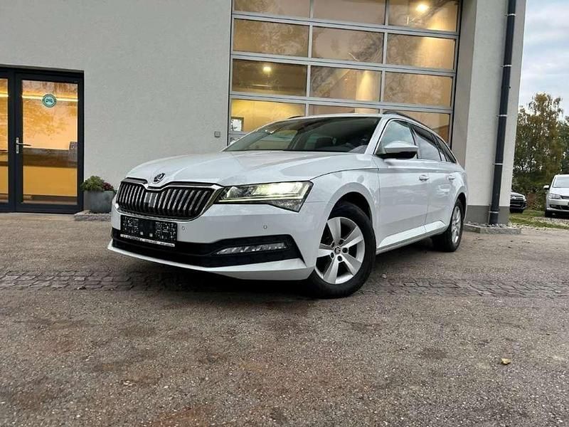 Gebraucht Skoda Superb Ambition 150 PS (110 kW) 2022 Weiß Kombi