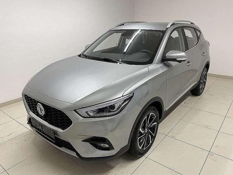 Neu MG ZS Luxury 106 PS (77 kW) 2025 Silber Limousine