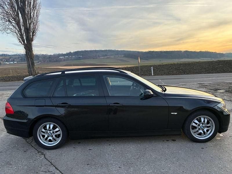 Gebraucht BMW 318 Advantage 122 PS (89 kW) 2006 Schwarz Kombi