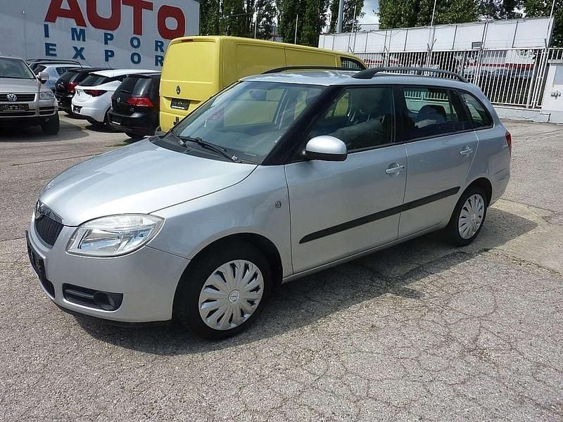 Grau Gebraucht 2010 Skoda Fabia Ambiente Kleinwagen | € 4.490 (Fairer Preis) - Bild 1/4