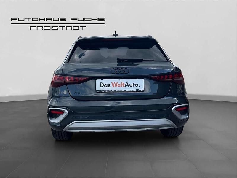 Gebraucht Audi A3 Ambiente 150 PS (110 kW) 2024 Mittelgrau  metallicperleffekt Limousine