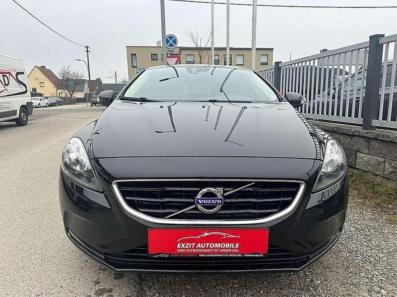 Gebraucht Volvo V40 Momentum 120 PS (88 kW) 2015 Schwarz Limousine