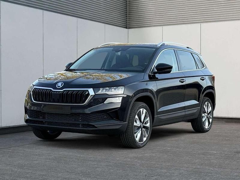 Schwarz Neu 2025 Skoda Karoq Selection SUV | € 42.153 (Fairer Preis) - Bild 1/4