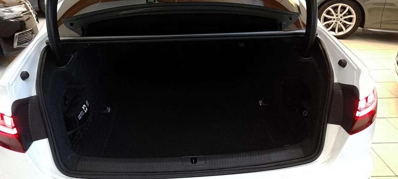 Gebraucht Audi A4 Design 136 PS (100 kW) 2022 Weiß Limousine