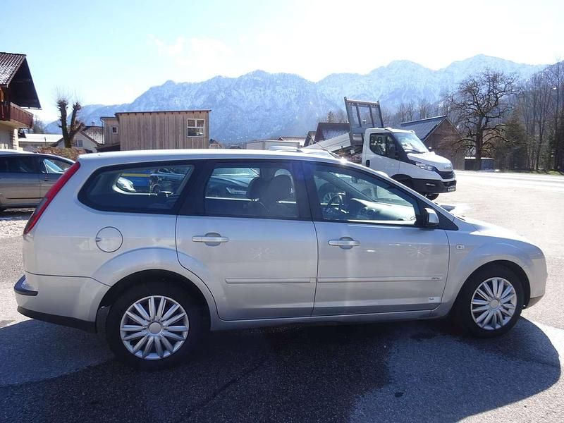 Gebraucht Ford Focus 109 PS (80 kW) 2008 Silber Kombi