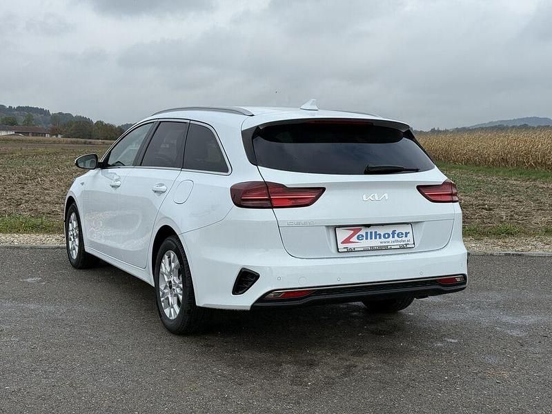 Neu Kia Ceed Sportswagon Silver 140 PS (102 kW) 2025 Kombi