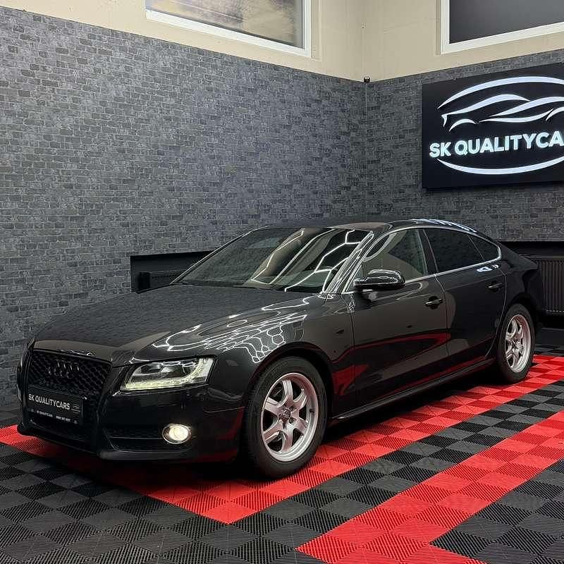Grau Gebraucht 2009 Audi A5 Sportback Sport Kleinwagen | € 11.990 (Fairer Preis) - Bild 1/4