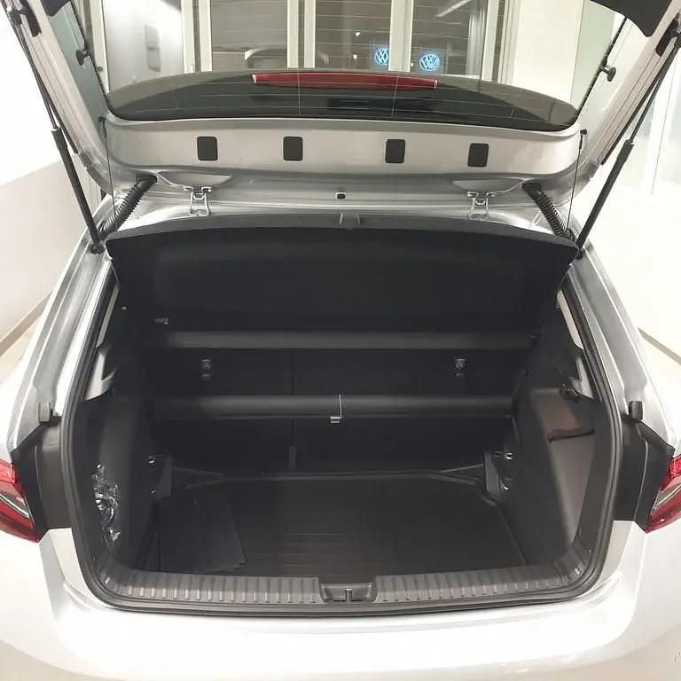 Neu Skoda Fabia Selection 95 PS (69 kW) 2025 Silber  metallic Kleinwagen