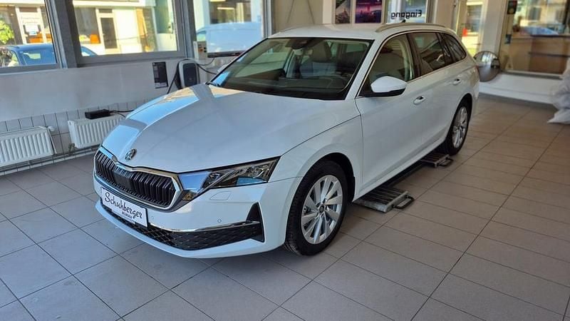 Weiss metallic Neu 2025 Skoda Octavia Selection Kombi | € 39.290 (Fairer Preis) - Bild 1/4