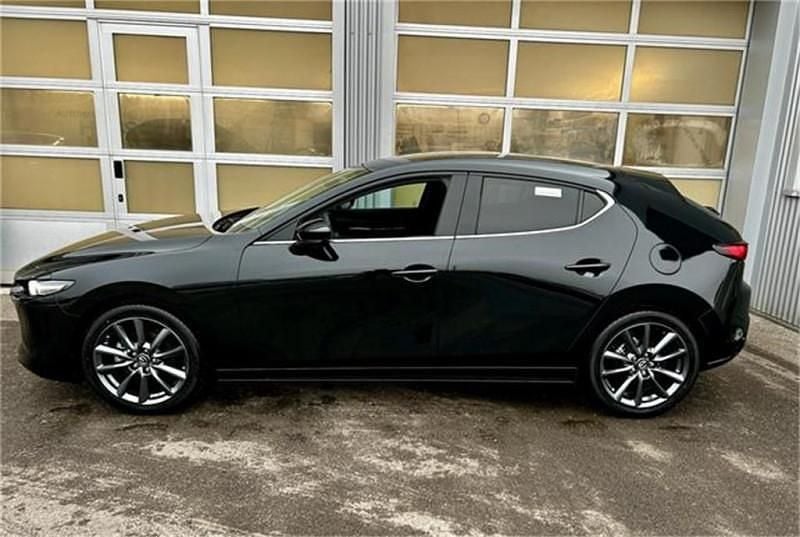 Neu Mazda 3 Center-Line 140 PS (102 kW) 2025 Schwarz Limousine