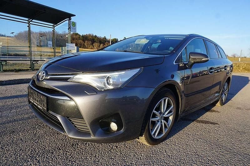 Gebraucht Toyota Avensis Active 143 PS (105 kW) 2019 Grau Kombi
