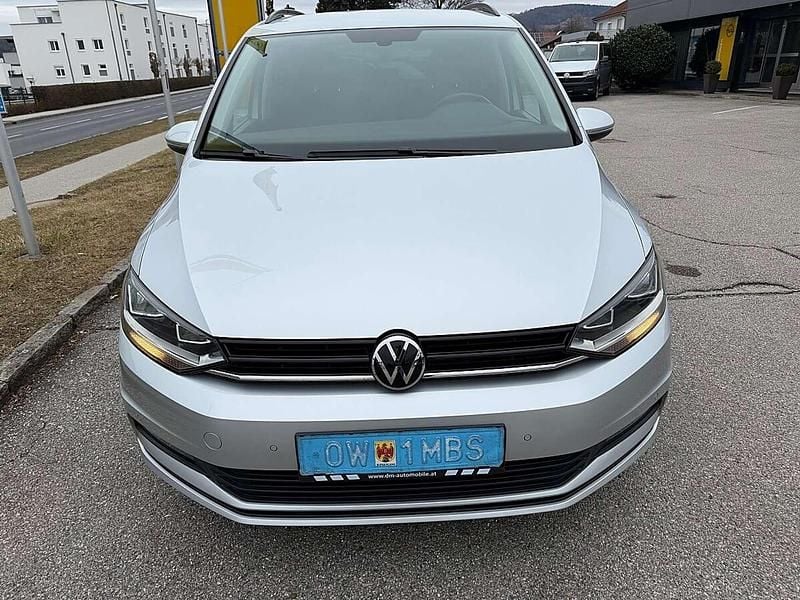 Gebraucht VW Touran 122 PS (89 kW) 2022 Silber Van / Kleinbus