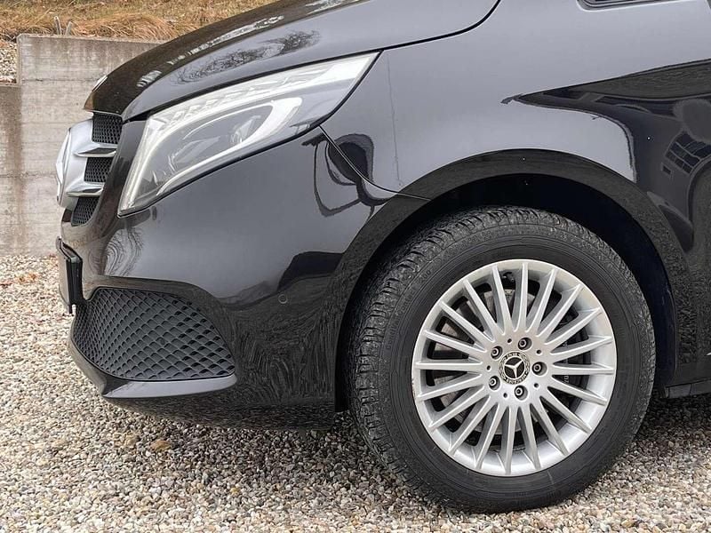Gebraucht Mercedes V220 163 PS (119 kW) 2021 Schwarz Van / Kleinbus