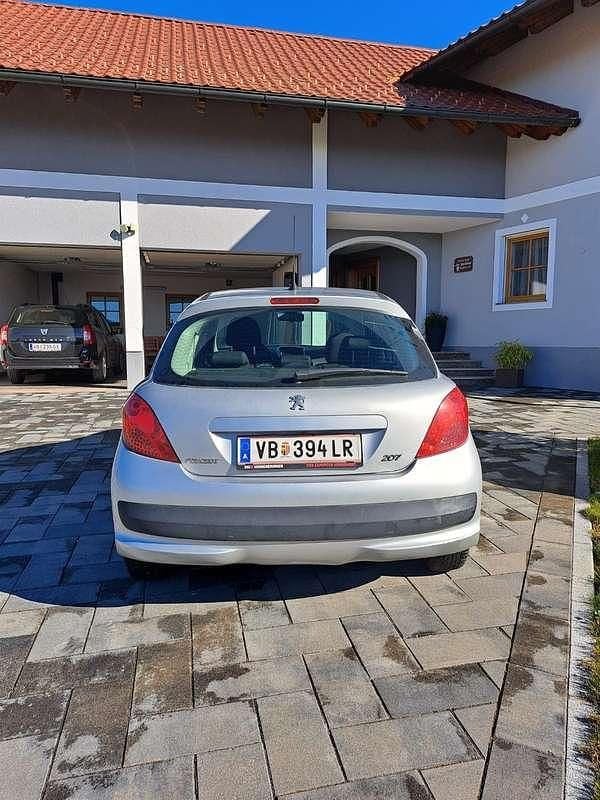 Gebraucht Peugeot 207 68 PS (50 kW) 2008 Limousine