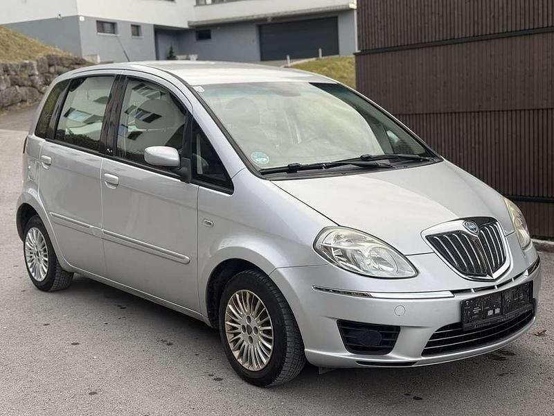 Gebraucht Lancia Musa 77 PS (56 kW) 2009 Silber Van / Kleinbus