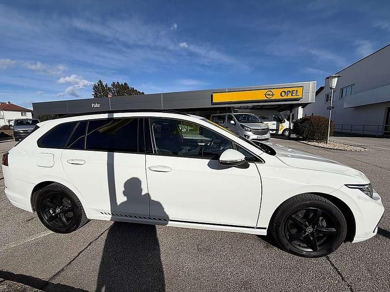 Gebraucht VW Golf VIII Life 116 PS (85 kW) 2024 Weiß Kombi