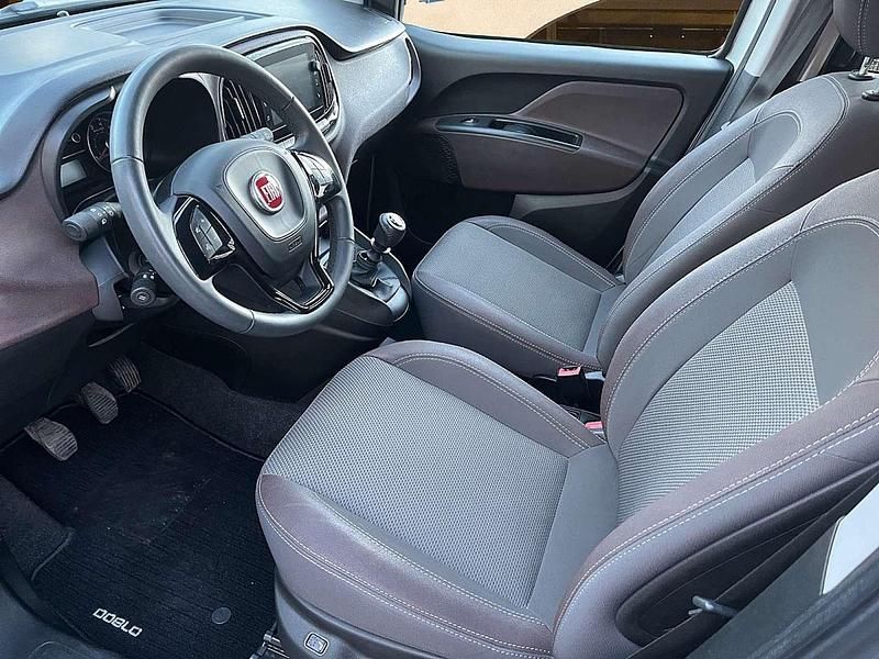 Gebraucht Fiat Doblò Trekking 120 PS (88 kW) 2022 Silber Van / Kleinbus