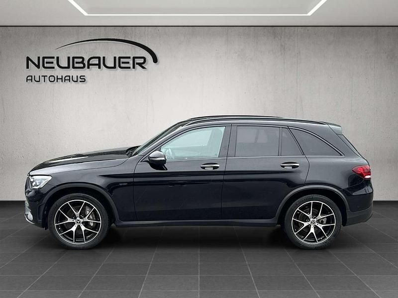Gebraucht Mercedes GLC300e 194 PS (142 kW) 2021 Schwarz SUV