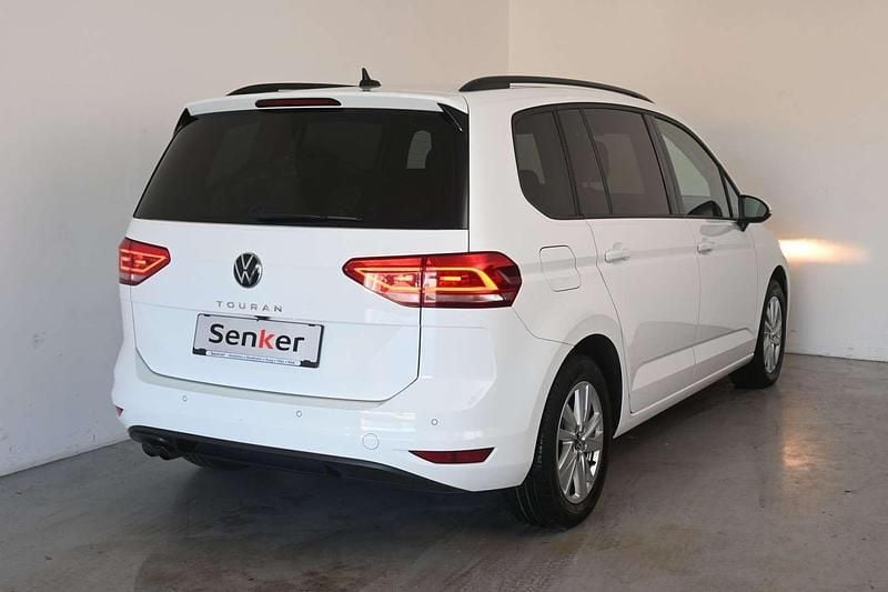 Gebraucht VW Touran Comfortline 150 PS (110 kW) 2022 Weiß Van / Kleinbus
