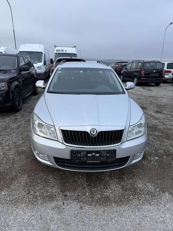 Silber Gebraucht 2012 Skoda Octavia Ambition Kombi | € 6.849 (Guter Preis) - Bild 1/4