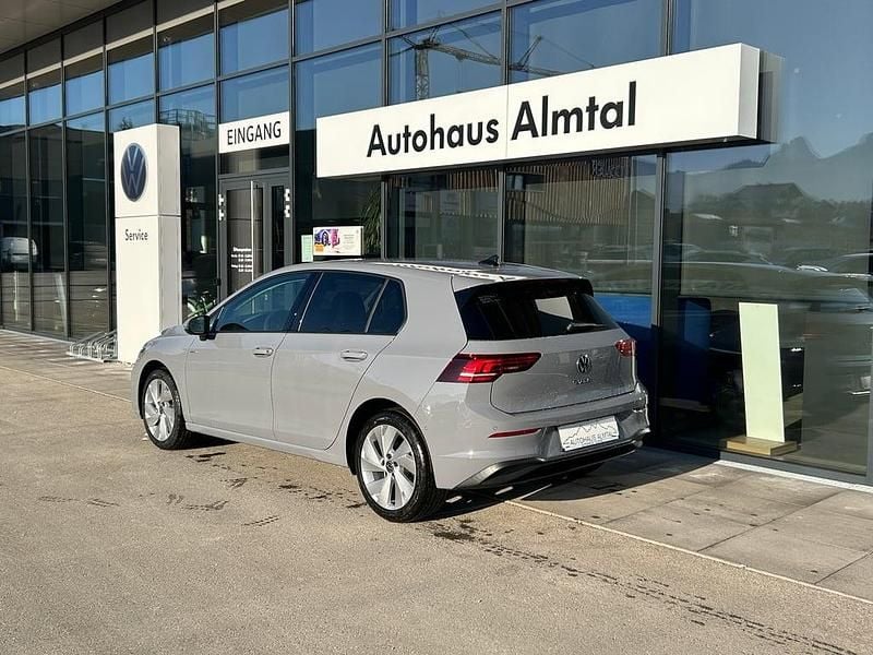 Gebraucht VW Golf VIII 115 PS (84 kW) 2026 Mittelgrau  normal