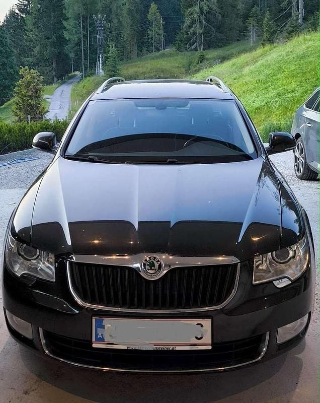 Braun Gebraucht 2012 Skoda Superb Elegance Kombi | € 8.900 (Guter Preis) - Bild 1/4