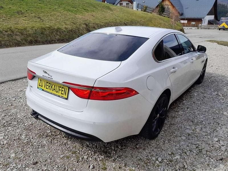 Gebraucht Jaguar XF Prestige 180 PS (132 kW) 2016 Weiß Limousine