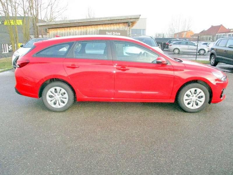 Gebraucht Hyundai i30 110 PS (80 kW) 2023 Rot Kombi