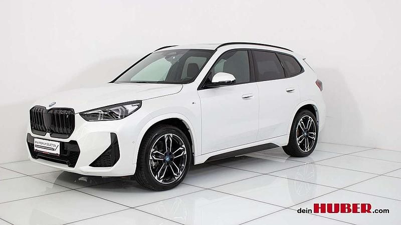 Mineralweiß Gebraucht 2023 BMW iX1 Shadowline SUV | € 47.990 (Fairer Preis) - Bild 1/4