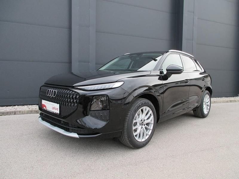 Gebraucht Audi Q3 150 PS (110 kW) 2026 Schwarz  metallicperleffektno SUV