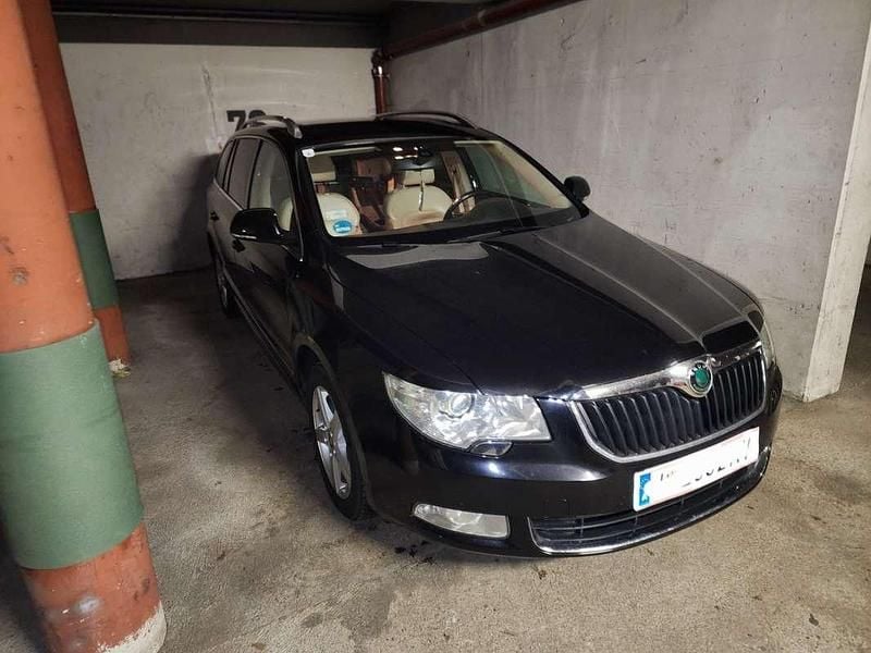 Gebraucht Skoda Superb Elegance 140 PS (102 kW) 2011 Schwarz Kombi