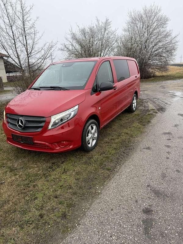 Rot Gebraucht 2016 Mercedes Vito Van | € 22.900 (Guter Preis) - Bild 1/4