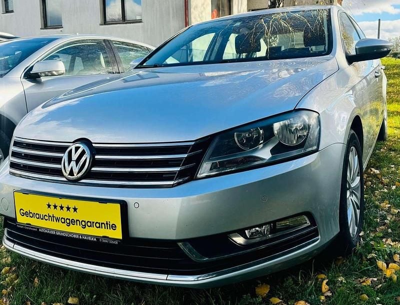 Gebraucht VW Passat Comfortline 160 PS (117 kW) 2013 Grau Limousine