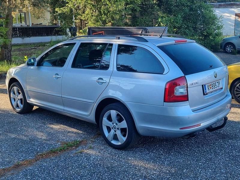 Silber Gebraucht 2012 Skoda Octavia Ambition Kombi | € 6.900 (Fairer Preis) - Bild 1/4