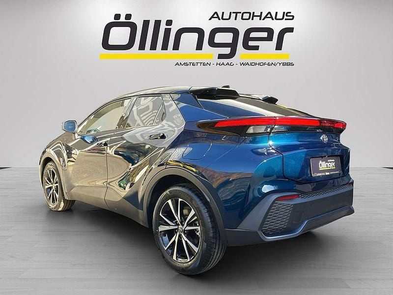 Neu Toyota C-HR Active 98 PS (72 kW) 2025 Blau SUV