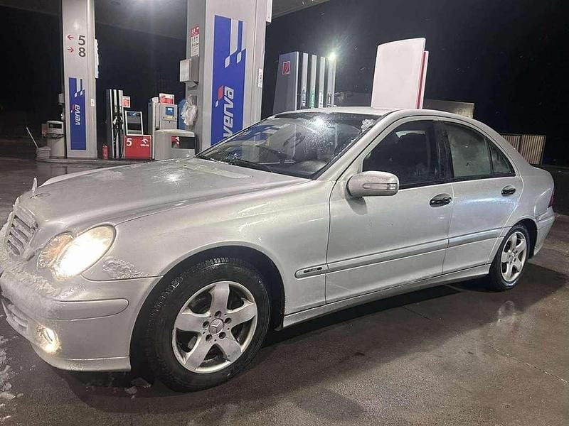 Gebraucht Mercedes C220 Elegance 125 PS (91 kW) 2004 Limousine
