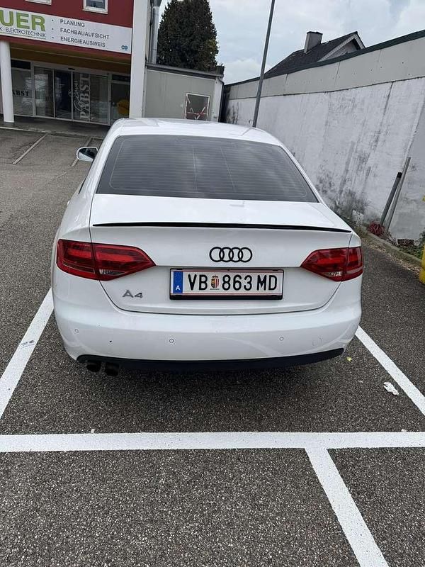 Gebraucht Audi A4 Ambiente 120 PS (88 kW) 2011 Weiß Limousine