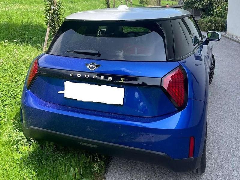 Gebraucht Mini Cooper SE 160 kW (218 PS) 2024 Blau Kleinwagen