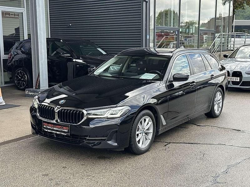 Schwarz Gebraucht 2022 BMW 518 Sport Line Kombi | € 33.990 (Fairer Preis) - Bild 1/4