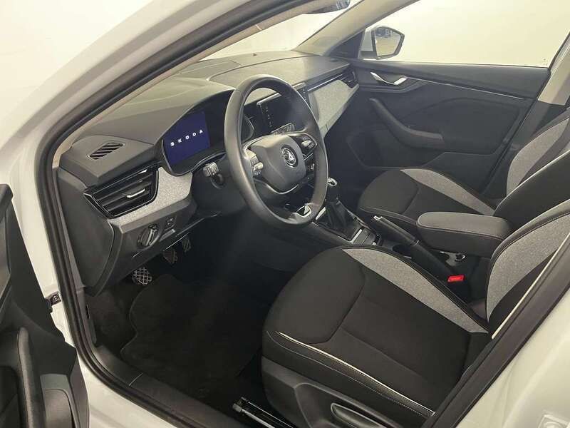 Gebraucht Skoda Scala Selection 116 PS (85 kW) 2024 Moonweiss metallic Kleinwagen