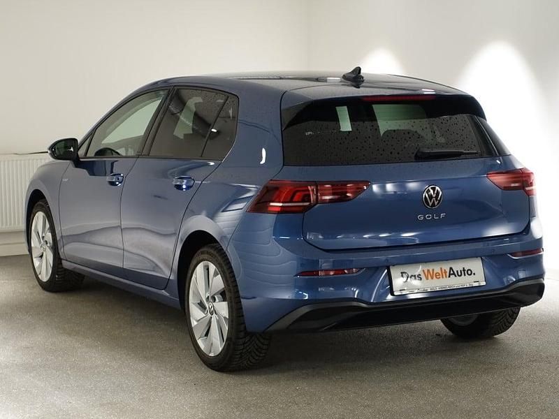 Neu VW Golf VIII 115 PS (84 kW) 2026 Mittelblau  normal