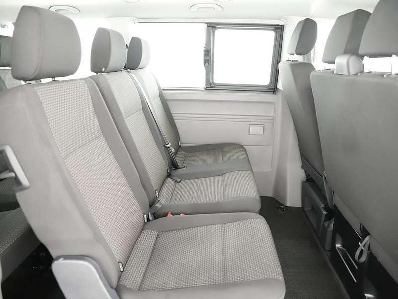 Gebraucht VW T6.1 Trendline 150 PS (110 kW) 2023 Grau Van