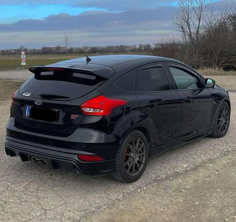 Gebraucht Ford Focus ST 185 PS (136 kW) 2016 Schwarz Limousine
