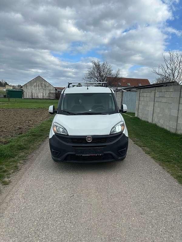 Gebraucht 2017 Fiat Doblò Van / Kleinbus | € 7.900 - Bild 1/4