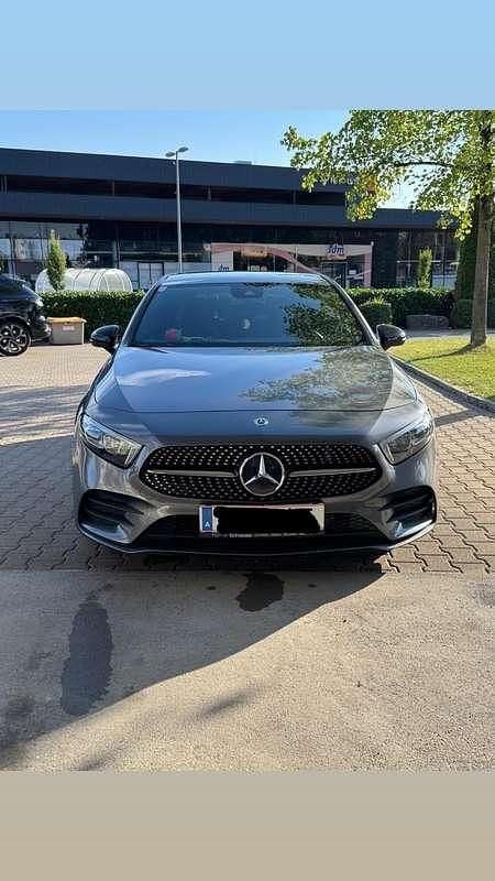 Grau Gebraucht 2019 Mercedes A180 AMG Limousine | € 21.800 (Fairer Preis) - Bild 1/4